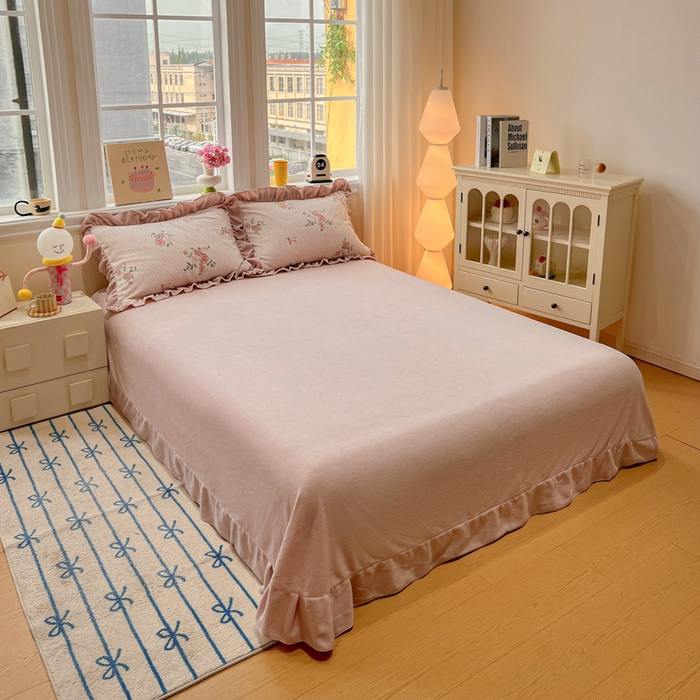 91家纺网 家纺一手货源 找家纺 忆生活家纺 2025新款秋冬韩版公主风5D立体雕花牛奶绒四件套 落川花海-粉