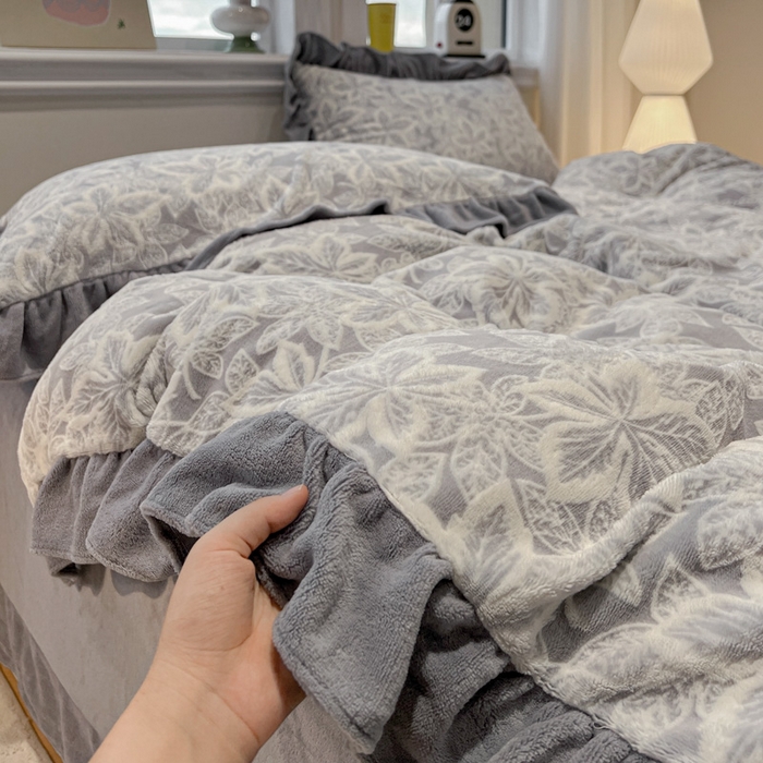 91家纺网 家纺一手货源 找家纺 忆生活家纺 2025新款秋冬韩版公主风5D立体雕花牛奶绒四件套 枫之叶-蓝