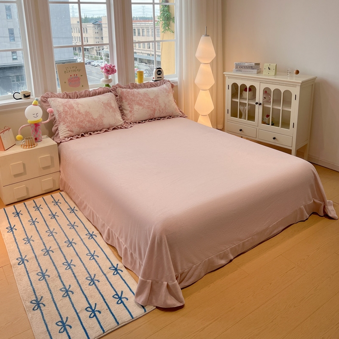 91家纺网 家纺一手货源 找家纺 忆生活家纺 2025新款秋冬韩版公主风5D立体雕花牛奶绒四件套 绿茵-粉