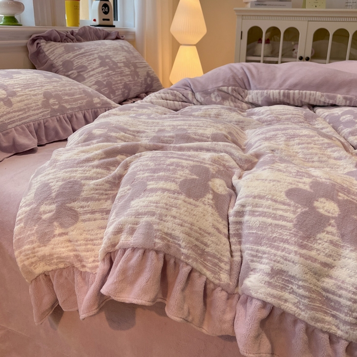 91家纺网 家纺一手货源 找家纺 忆生活家纺 2025新款秋冬韩版公主风5D立体雕花牛奶绒四件套 予你花香-紫