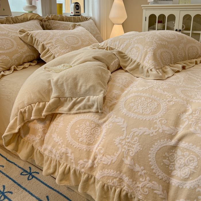 91家纺网 家纺一手货源 找家纺 忆生活家纺 2025新款秋冬韩版公主风5D立体雕花牛奶绒四件套 浅花悠悠-黄