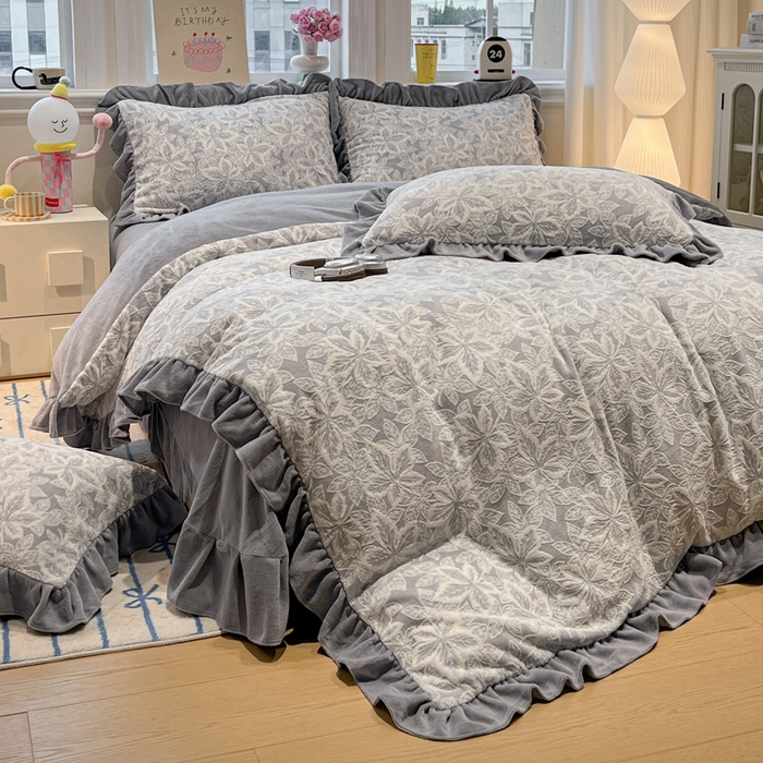 91家纺网 家纺一手货源 找家纺 忆生活家纺 2025新款秋冬韩版公主风5D立体雕花牛奶绒四件套 枫之叶-蓝