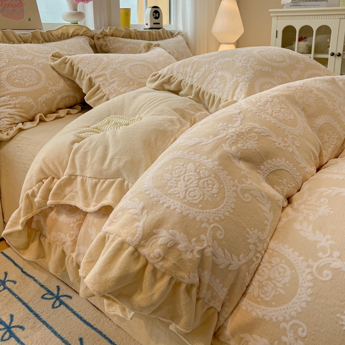 91家纺网 家纺一手货源 找家纺 忆生活家纺 2025新款秋冬韩版公主风5D立体雕花牛奶绒四件套 浅花悠悠-黄