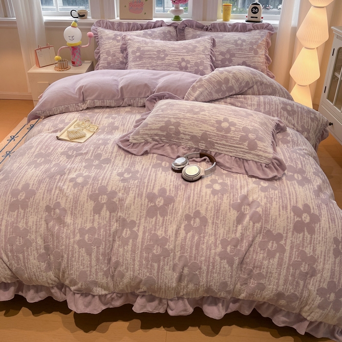 91家纺网 家纺一手货源 找家纺 忆生活家纺 2025新款秋冬韩版公主风5D立体雕花牛奶绒四件套 予你花香-紫