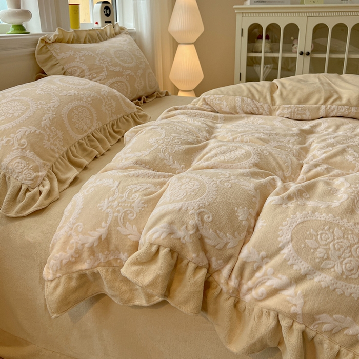 91家纺网 家纺一手货源 找家纺 忆生活家纺 2025新款秋冬韩版公主风5D立体雕花牛奶绒四件套 浅花悠悠-黄