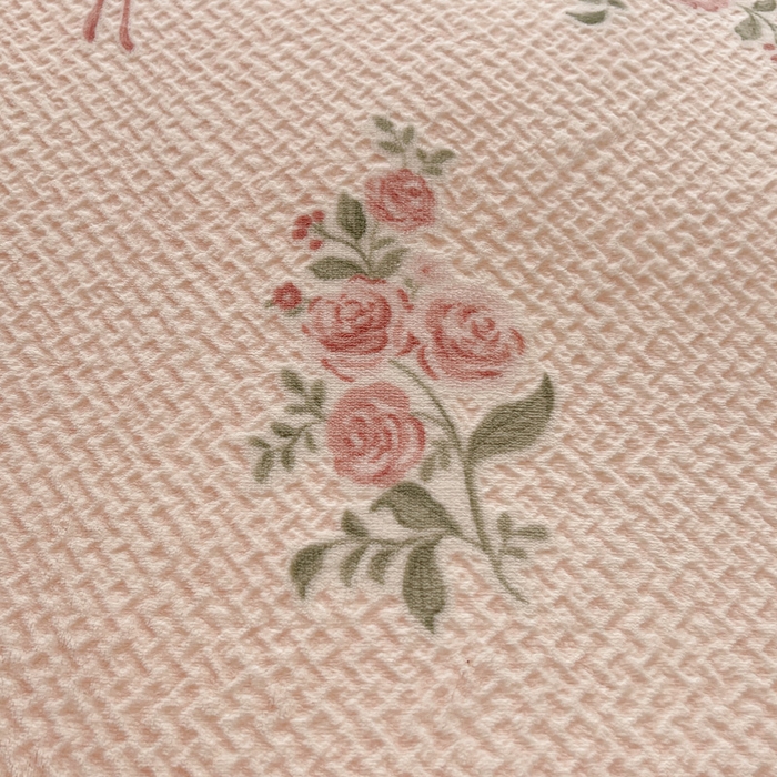 91家纺网 家纺一手货源 找家纺 忆生活家纺 2025新款秋冬韩版公主风5D立体雕花牛奶绒四件套 落川花海-粉