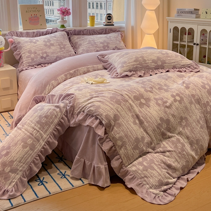 91家纺网 家纺一手货源 找家纺 忆生活家纺 2025新款秋冬韩版公主风5D立体雕花牛奶绒四件套 予你花香-紫