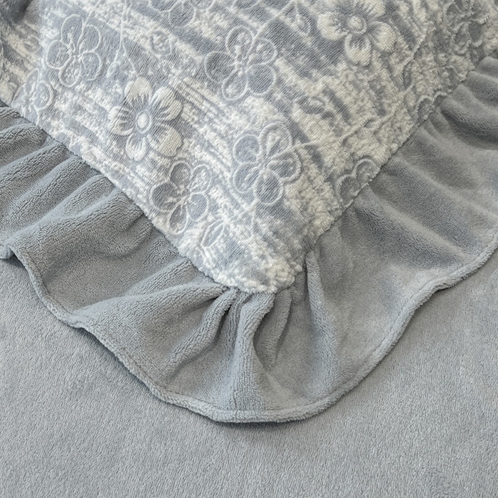 91家纺网 家纺一手货源 找家纺 忆生活家纺 2025新款秋冬韩版公主风5D立体雕花牛奶绒四件套 秋日花语-晴蓝