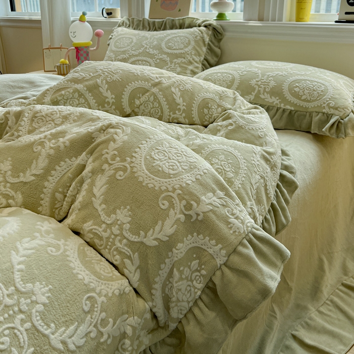 91家纺网 家纺一手货源 找家纺 忆生活家纺 2025新款秋冬韩版公主风5D立体雕花牛奶绒四件套 浅花悠悠-绿