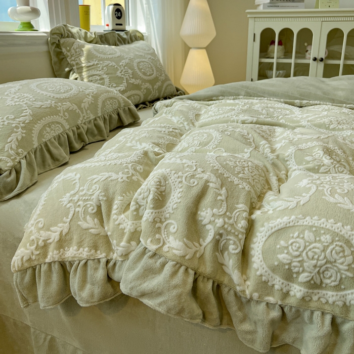 91家纺网 家纺一手货源 找家纺 忆生活家纺 2025新款秋冬韩版公主风5D立体雕花牛奶绒四件套 浅花悠悠-绿