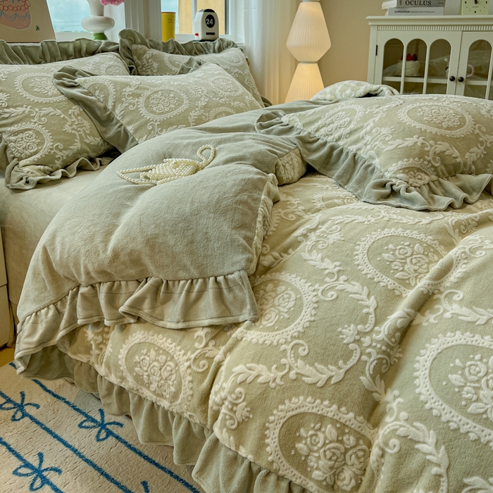 91家纺网 家纺一手货源 找家纺 忆生活家纺 2025新款秋冬韩版公主风5D立体雕花牛奶绒四件套 浅花悠悠-绿