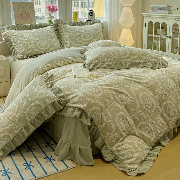 91家纺网 家纺一手货源 找家纺 忆生活家纺 2025新款秋冬韩版公主风5D立体雕花牛奶绒四件套 浅花悠悠-绿