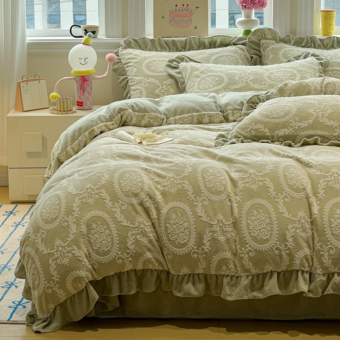 91家纺网 家纺一手货源 找家纺 忆生活家纺 2025新款秋冬韩版公主风5D立体雕花牛奶绒四件套 浅花悠悠-绿