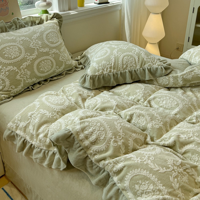 91家纺网 家纺一手货源 找家纺 忆生活家纺 2025新款秋冬韩版公主风5D立体雕花牛奶绒四件套 浅花悠悠-绿