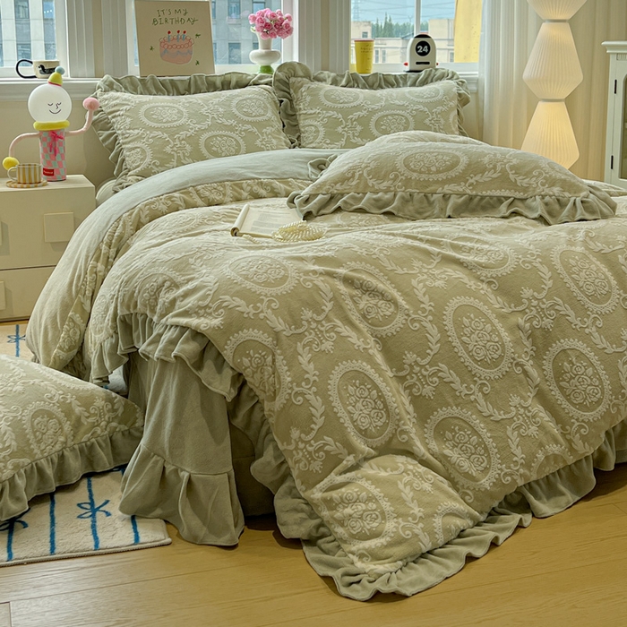 91家纺网 家纺一手货源 找家纺 忆生活家纺 2025新款秋冬韩版公主风5D立体雕花牛奶绒四件套 浅花悠悠-绿