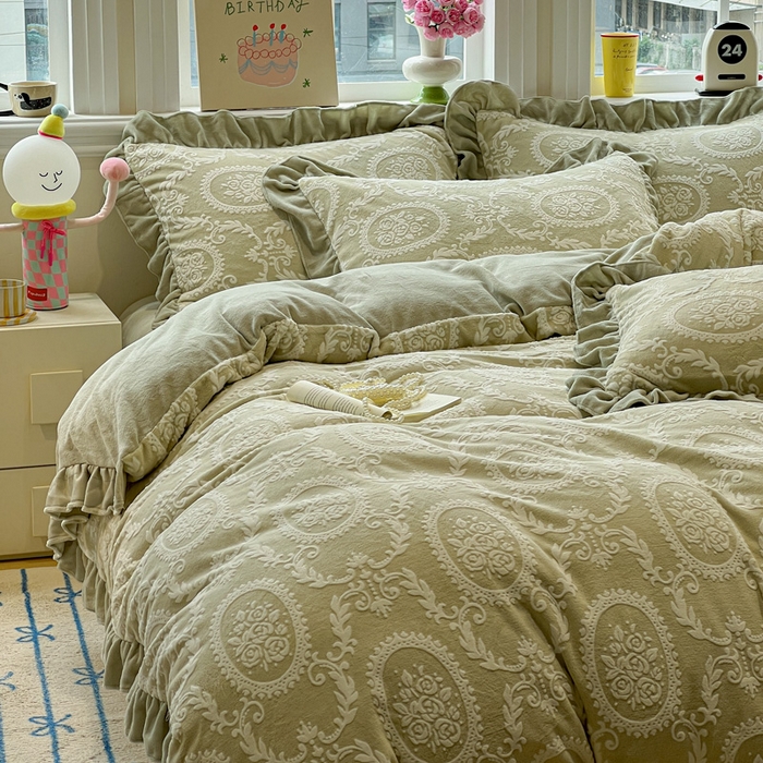 91家纺网 家纺一手货源 找家纺 忆生活家纺 2025新款秋冬韩版公主风5D立体雕花牛奶绒四件套 浅花悠悠-绿