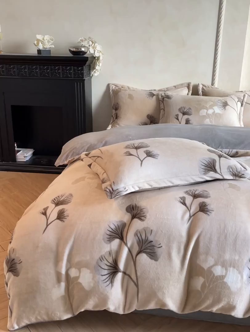 91家纺网 家纺一手货源 找家纺 川悦生活 2025新款轻奢风高克重牛奶绒印花保暖四件套 沐月银杏