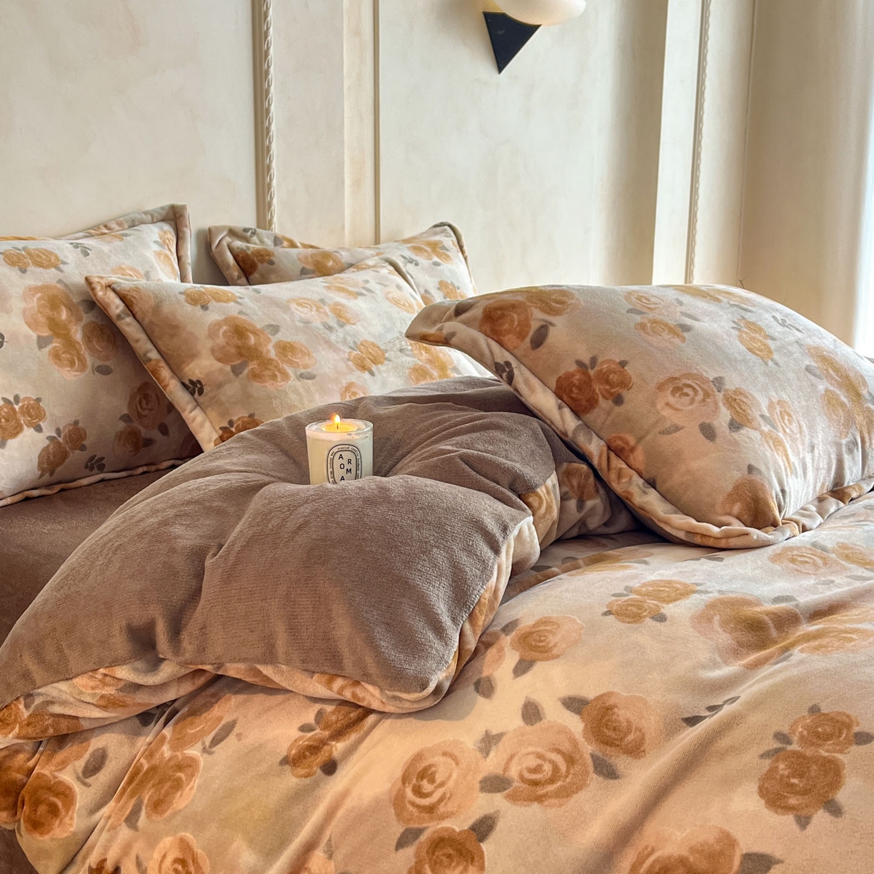 91家纺网 家纺一手货源 找家纺 川悦生活 2025新款轻奢风高克重牛奶绒印花保暖四件套 奈奈蕴芳