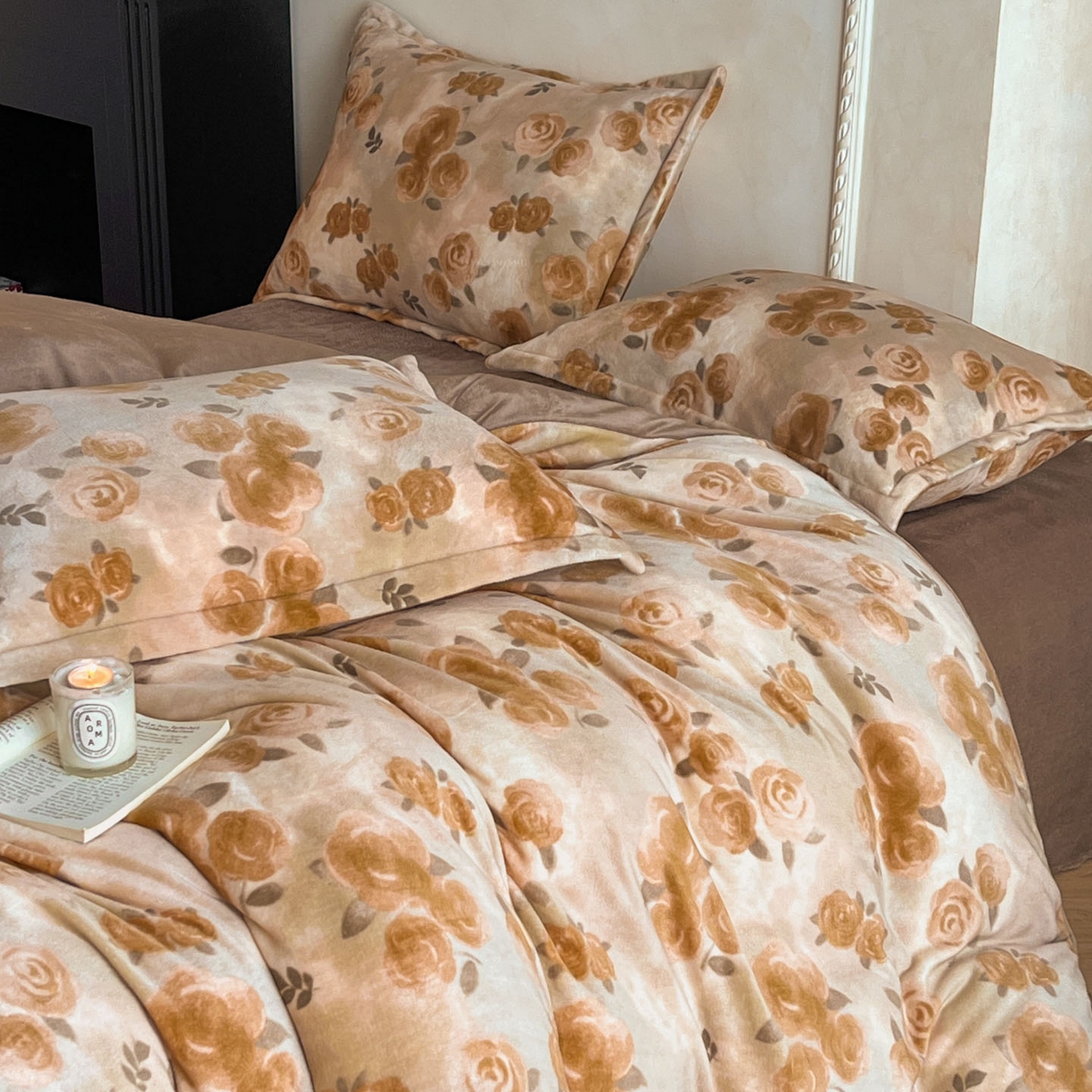 91家纺网 家纺一手货源 找家纺 川悦生活 2025新款轻奢风高克重牛奶绒印花保暖四件套 奈奈蕴芳