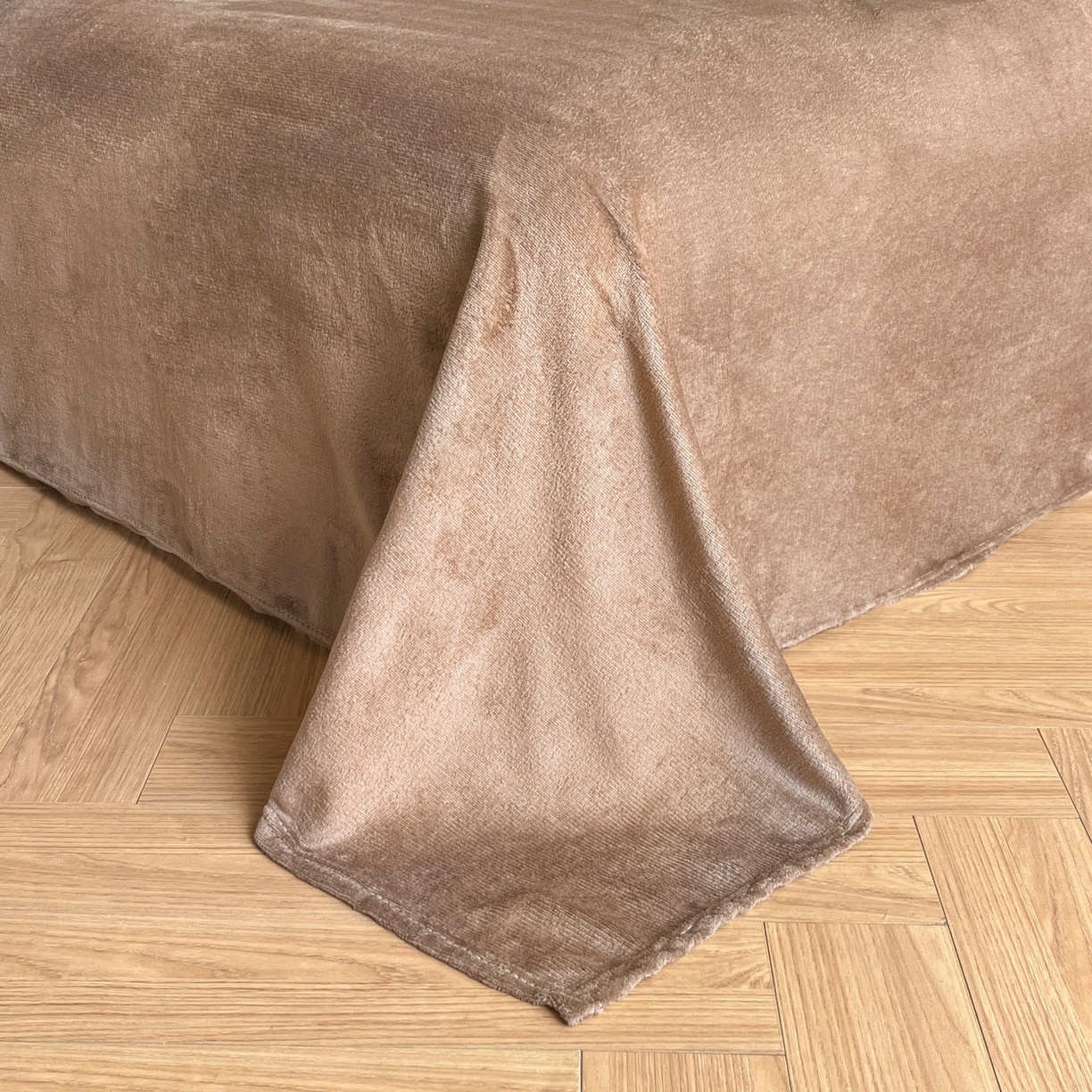 91家纺网 家纺一手货源 找家纺 川悦生活 2025新款轻奢风高克重牛奶绒印花保暖四件套 金沐叶天