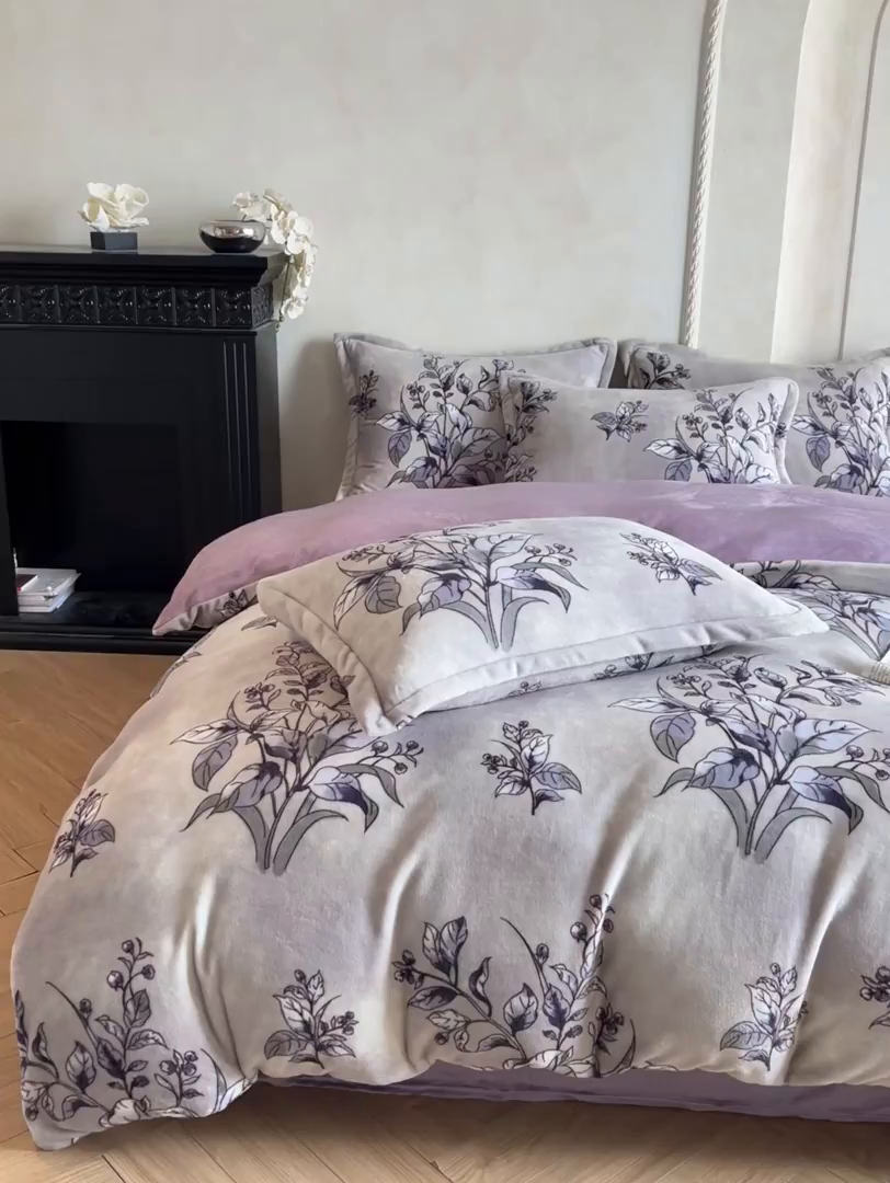 91家纺网 家纺一手货源 找家纺 川悦生活 2025新款轻奢风高克重牛奶绒印花保暖四件套 韵香