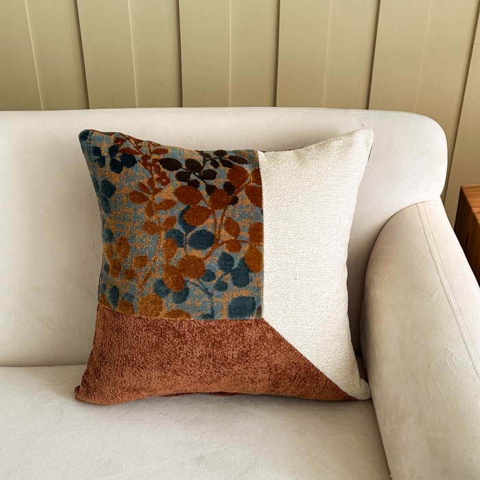 91家纺网 家纺一手货源 找家纺 新奇异 2025新款雪尼尔三拼水墨叶抱枕 三拼墨叶-棕色