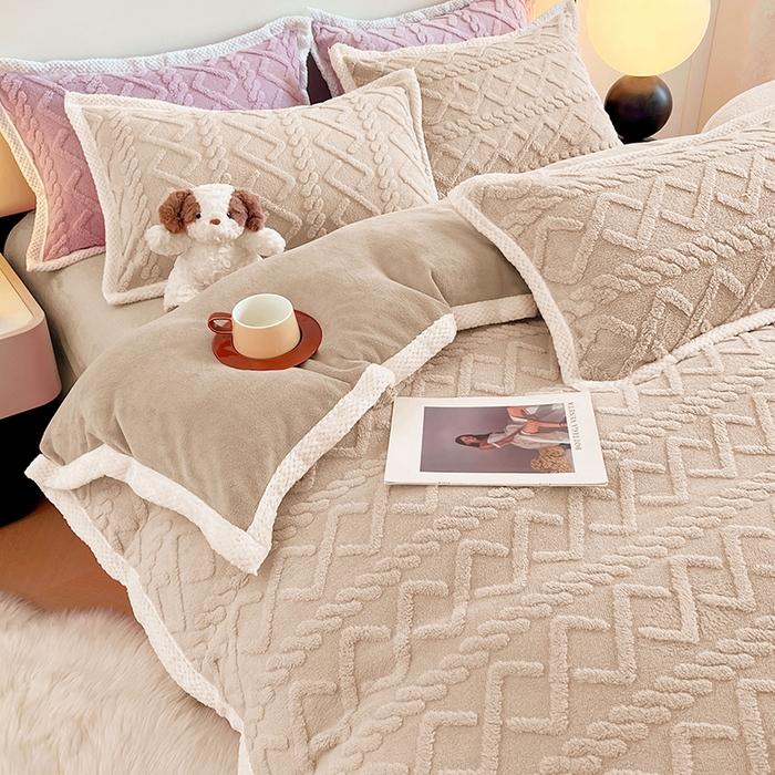 91家纺网 家纺一手货源 找家纺 悦织湾家纺 轻奢塔芙绒菱形格纯色牛奶绒四件套2025新款床上用品加厚保暖4件套 奶丝米