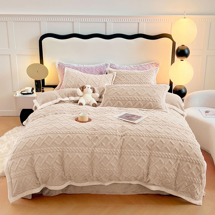 悦织湾家纺 轻奢塔芙绒菱形格纯色牛奶绒四件套2025新款床上用品加厚保暖4件套 奶丝米