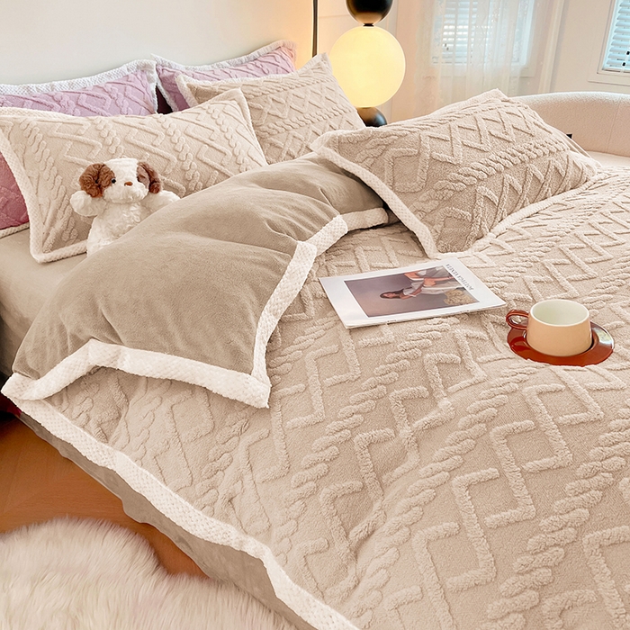 91家纺网 家纺一手货源 找家纺 悦织湾家纺 轻奢塔芙绒菱形格纯色牛奶绒四件套2025新款床上用品加厚保暖4件套 奶丝米