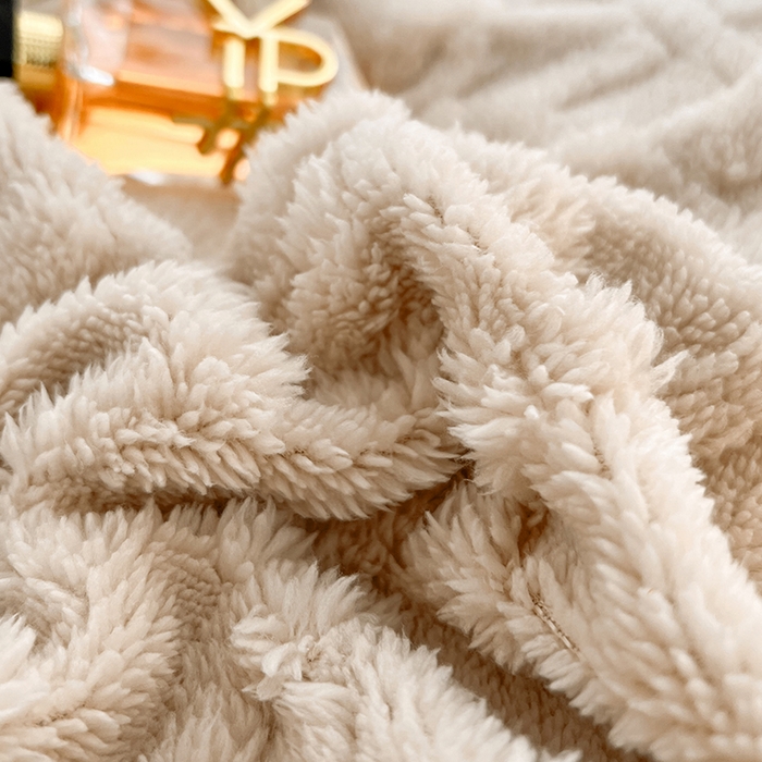 91家纺网 家纺一手货源 找家纺 悦织湾家纺 轻奢塔芙绒菱形格纯色牛奶绒四件套2025新款床上用品加厚保暖4件套 奶丝米