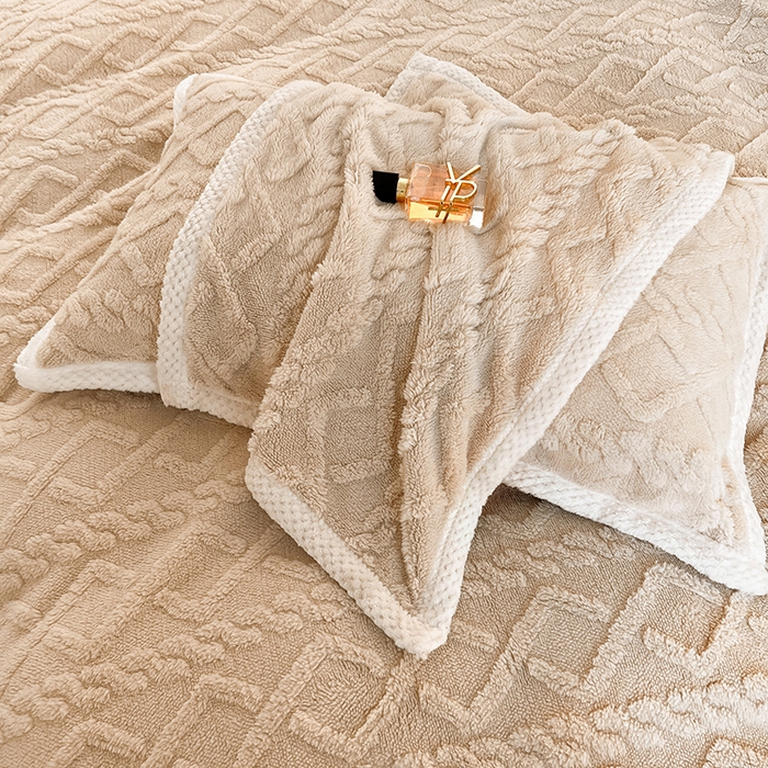 91家纺网 家纺一手货源 找家纺 悦织湾家纺 轻奢塔芙绒菱形格纯色牛奶绒四件套2025新款床上用品加厚保暖4件套 奶丝米