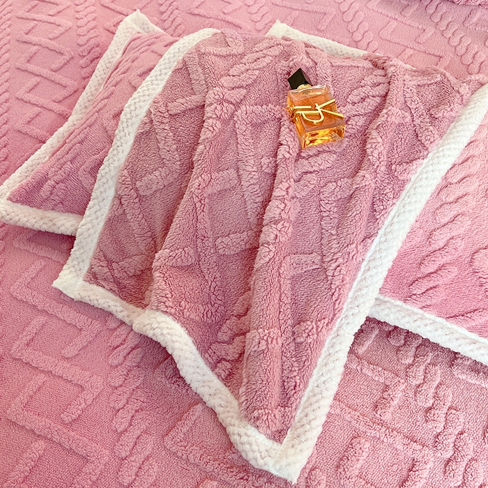 91家纺网 家纺一手货源 找家纺 悦织湾家纺 轻奢塔芙绒菱形格纯色牛奶绒四件套2025新款床上用品加厚保暖4件套 梦玫瑰