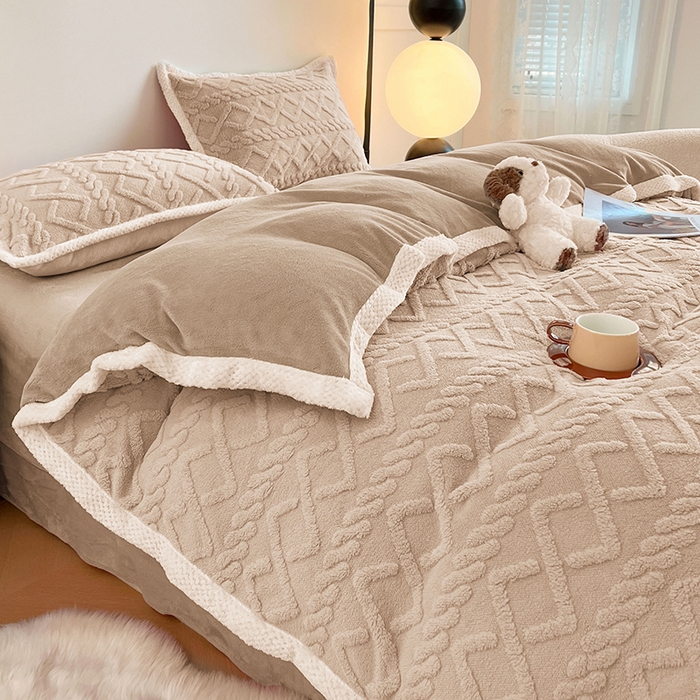 91家纺网 家纺一手货源 找家纺 悦织湾家纺 轻奢塔芙绒菱形格纯色牛奶绒四件套2025新款床上用品加厚保暖4件套 奶丝米