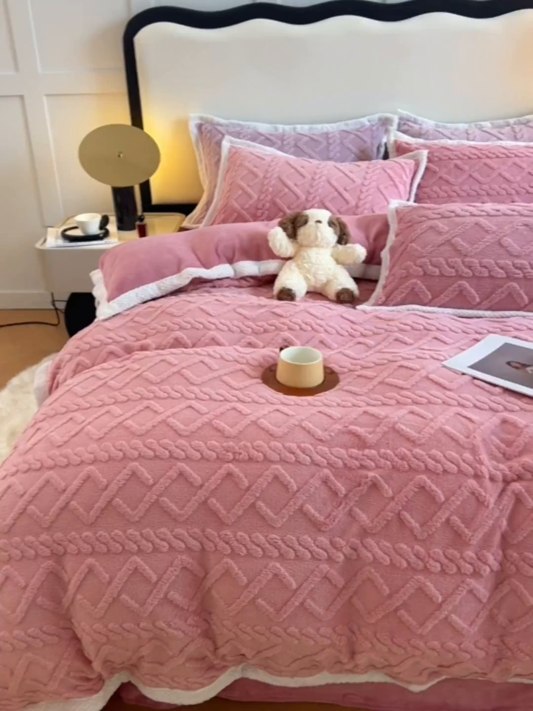 91家纺网 家纺一手货源 找家纺 悦织湾家纺 轻奢塔芙绒菱形格纯色牛奶绒四件套2025新款床上用品加厚保暖4件套 梦玫瑰