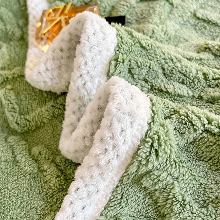 91家纺网 家纺一手货源 找家纺 悦织湾家纺 轻奢塔芙绒菱形格纯色牛奶绒四件套2025新款床上用品加厚保暖4件套 曼巴绿