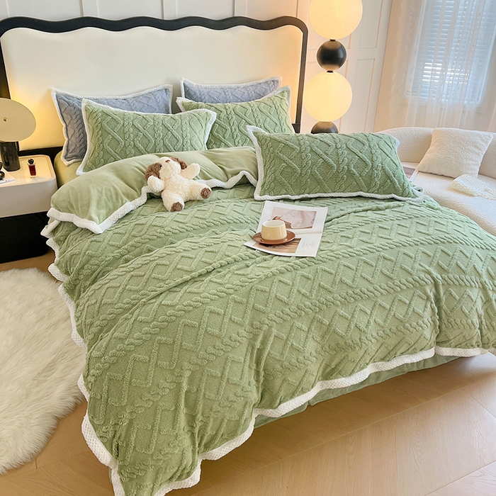 91家纺网 家纺一手货源 找家纺 悦织湾家纺 轻奢塔芙绒菱形格纯色牛奶绒四件套2025新款床上用品加厚保暖4件套 曼巴绿