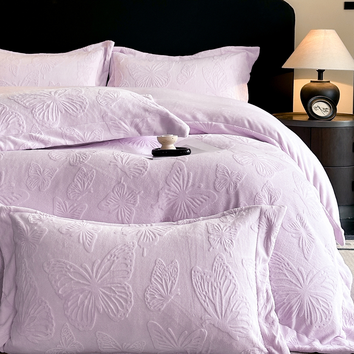 91家纺网 家纺一手货源 找家纺 金阳光家纺 2025新款A类立体雕花牛奶绒轻奢风牛奶绒四件套-梦蝶 梦蝶-紫