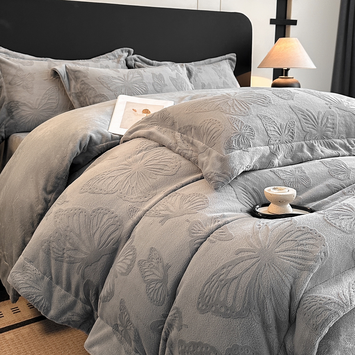 91家纺网 家纺一手货源 找家纺 （总）金阳光家纺 2025新款A类立体雕花牛奶绒轻奢风牛奶绒四件套-梦蝶