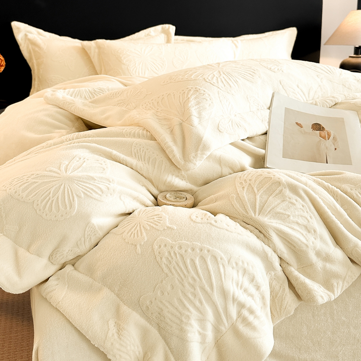 91家纺网 家纺一手货源 找家纺 （总）金阳光家纺 2025新款A类立体雕花牛奶绒轻奢风牛奶绒四件套-梦蝶