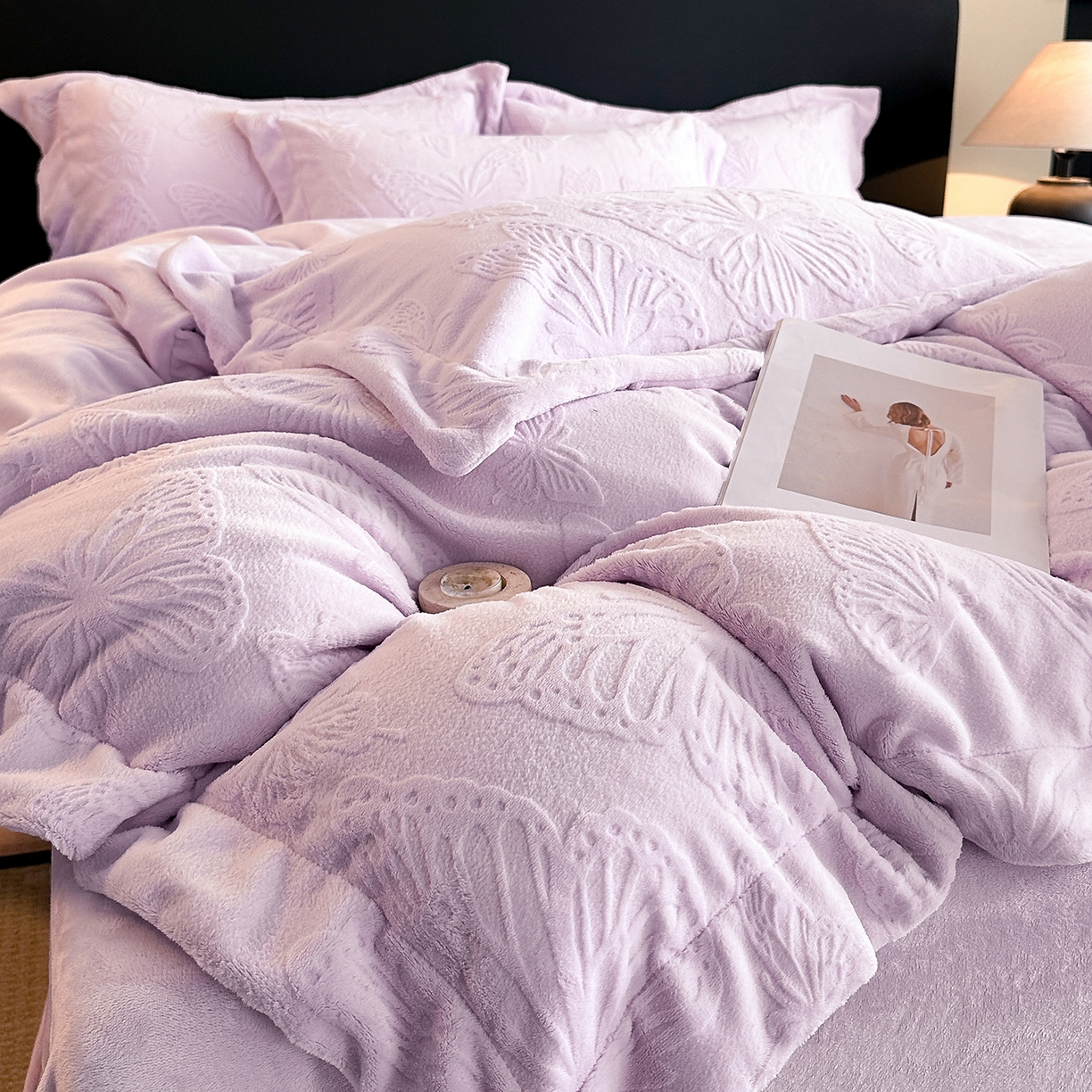 91家纺网 家纺一手货源 找家纺 金阳光家纺 2025新款A类立体雕花牛奶绒轻奢风牛奶绒四件套-梦蝶 梦蝶-紫