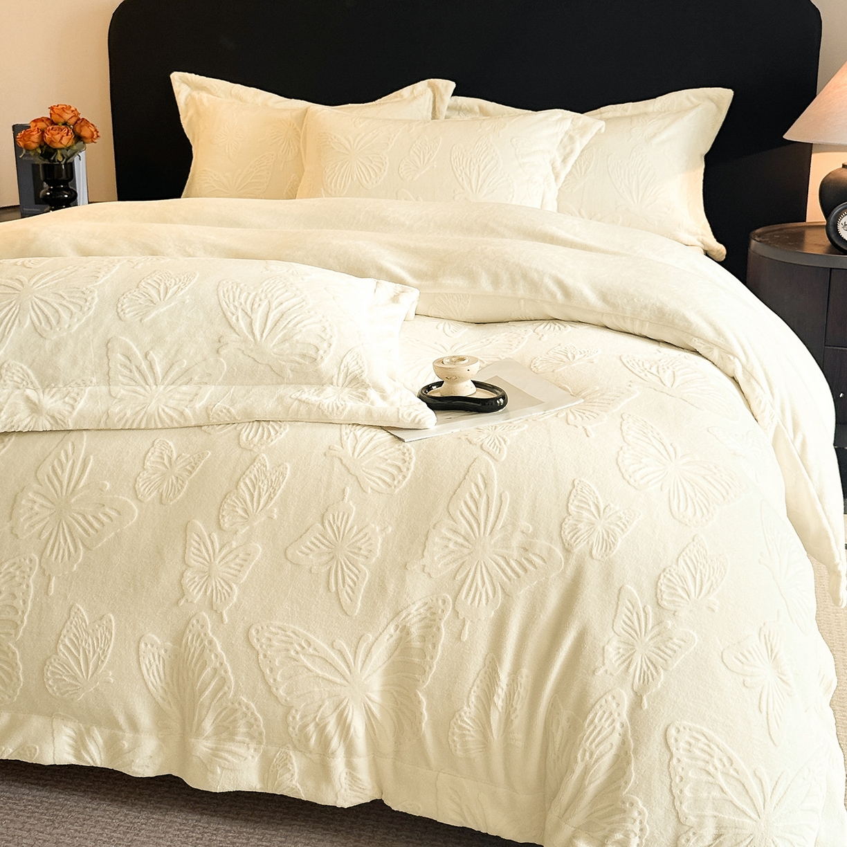 91家纺网 家纺一手货源 找家纺 金阳光家纺 2025新款A类立体雕花牛奶绒轻奢风牛奶绒四件套-梦蝶 梦蝶-白