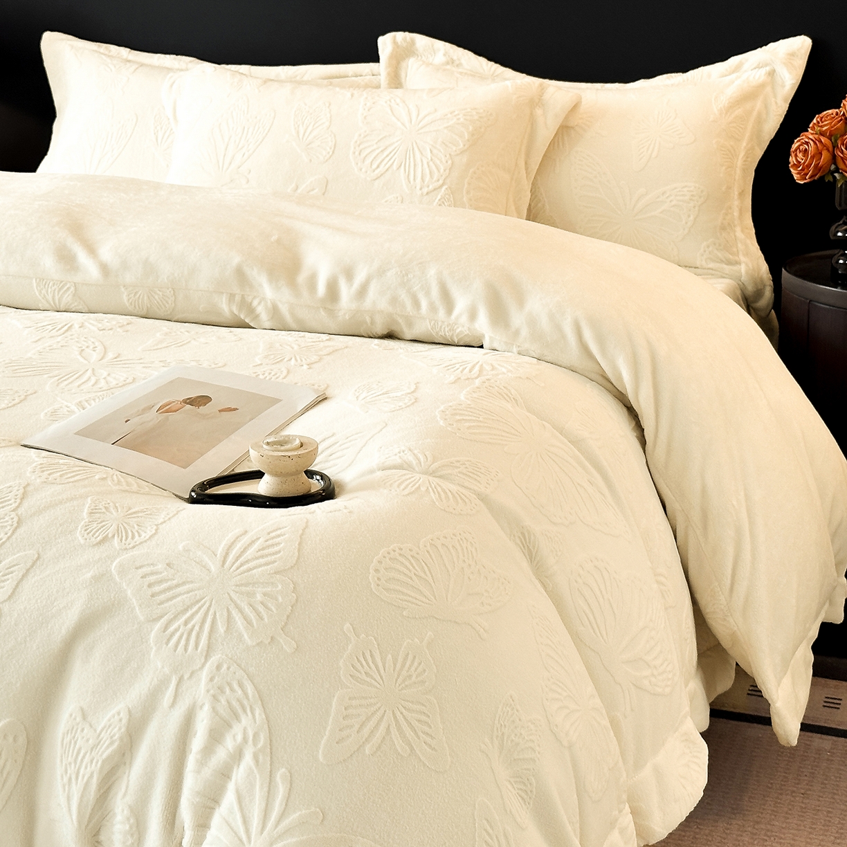 91家纺网 家纺一手货源 找家纺 金阳光家纺 2025新款A类立体雕花牛奶绒轻奢风牛奶绒四件套-梦蝶 梦蝶-白