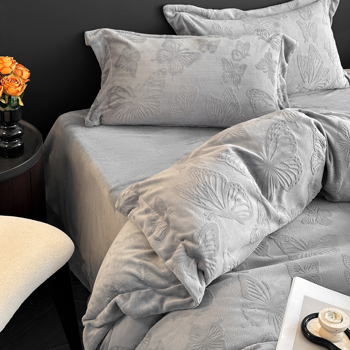 91家纺网 家纺一手货源 找家纺 金阳光家纺 2025新款A类立体雕花牛奶绒轻奢风牛奶绒四件套-梦蝶 梦蝶-灰