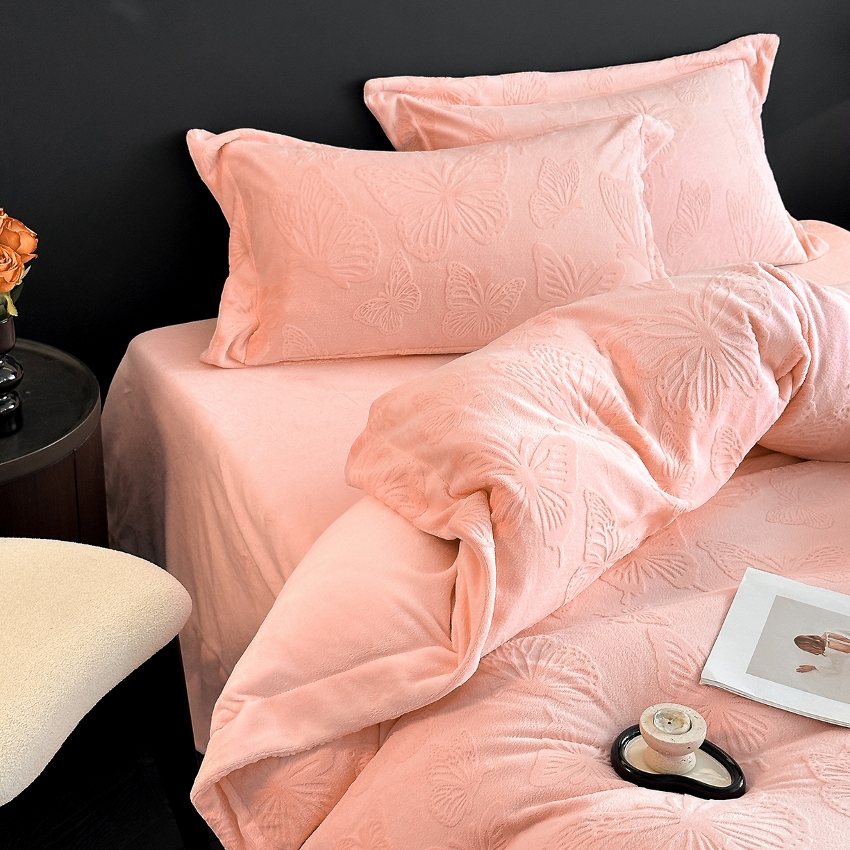 91家纺网 家纺一手货源 找家纺 金阳光家纺 2025新款A类立体雕花牛奶绒轻奢风牛奶绒四件套-梦蝶 梦蝶-粉