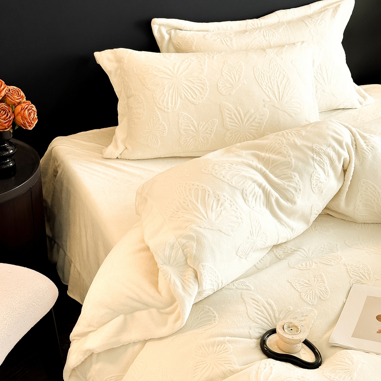 91家纺网 家纺一手货源 找家纺 金阳光家纺 2025新款A类立体雕花牛奶绒轻奢风牛奶绒四件套-梦蝶 梦蝶-白