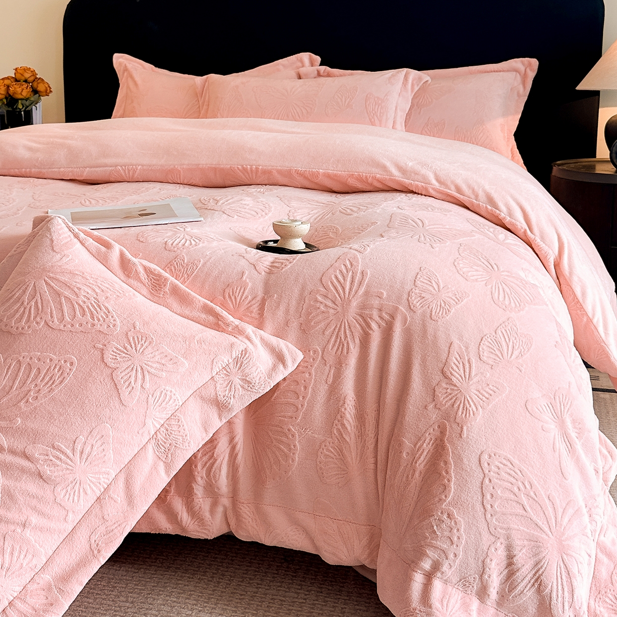 91家纺网 家纺一手货源 找家纺 金阳光家纺 2025新款A类立体雕花牛奶绒轻奢风牛奶绒四件套-梦蝶 梦蝶-粉