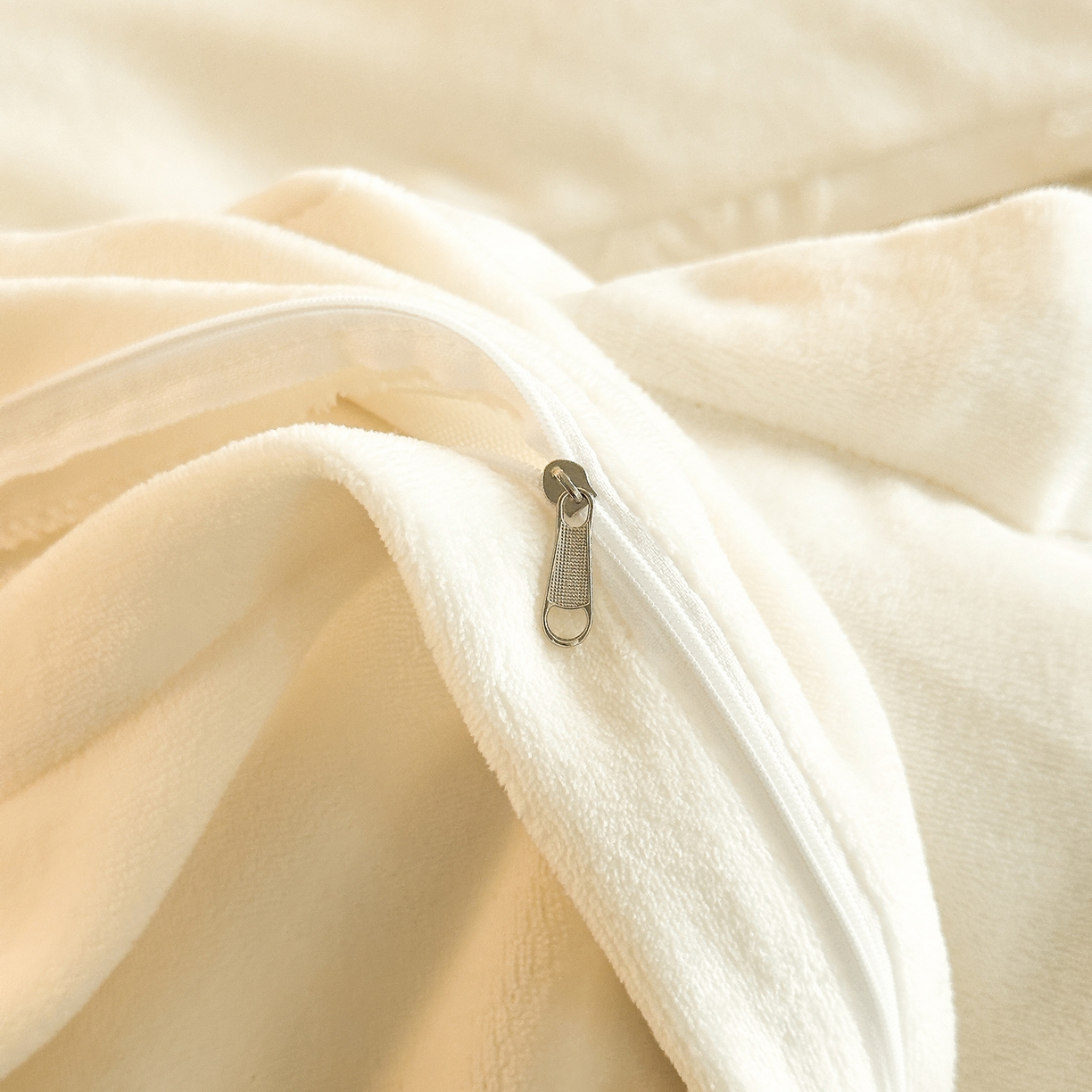 91家纺网 家纺一手货源 找家纺 金阳光家纺 2025新款A类立体雕花牛奶绒轻奢风牛奶绒四件套-梦蝶 梦蝶-白