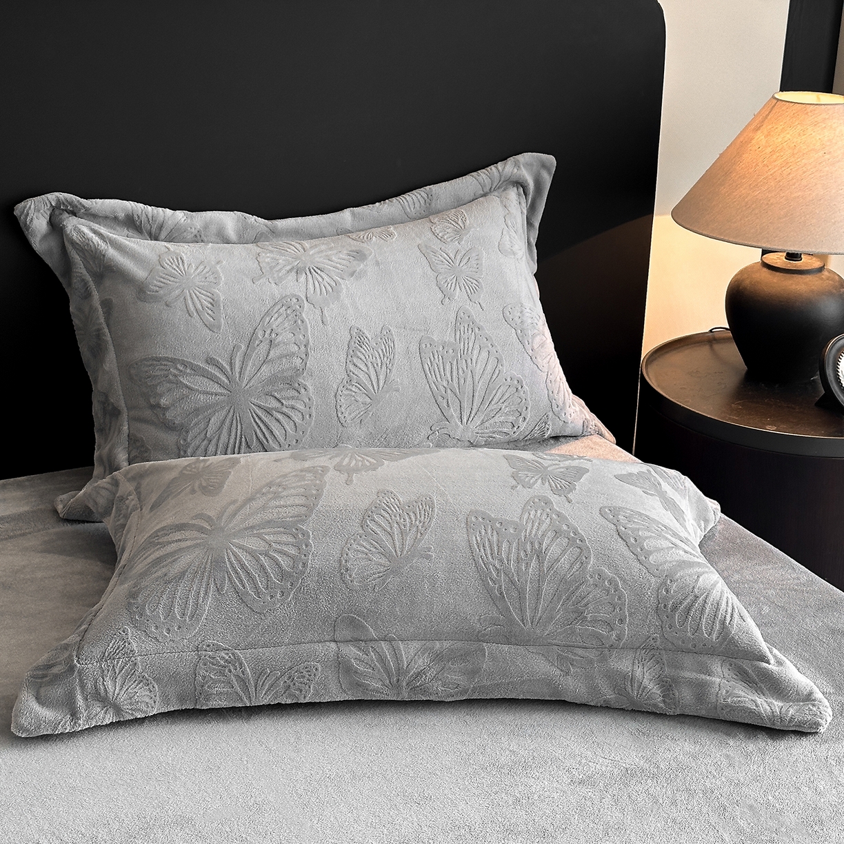 91家纺网 家纺一手货源 找家纺 金阳光家纺 2025新款A类立体雕花牛奶绒轻奢风牛奶绒四件套-梦蝶 梦蝶-灰