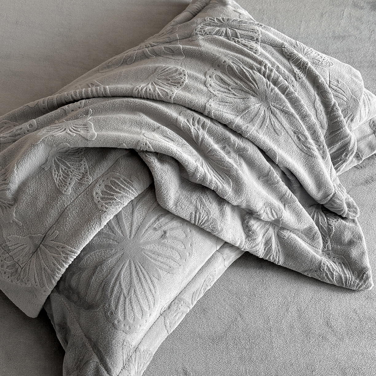 91家纺网 家纺一手货源 找家纺 金阳光家纺 2025新款A类立体雕花牛奶绒轻奢风牛奶绒四件套-梦蝶 梦蝶-灰