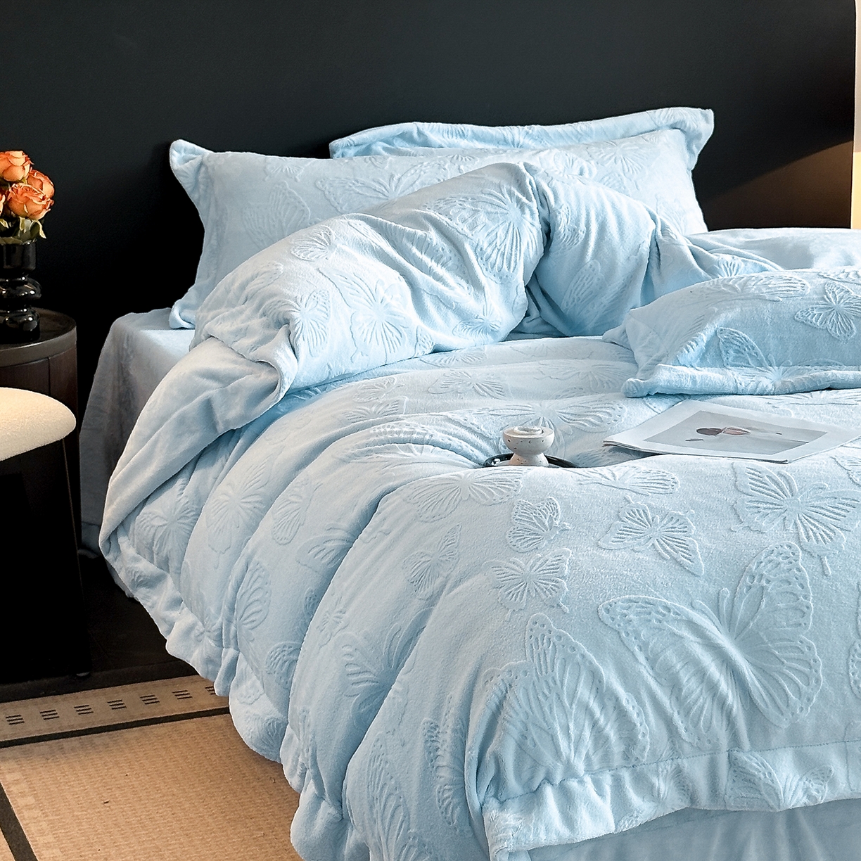 91家纺网 家纺一手货源 找家纺 金阳光家纺 2025新款A类立体雕花牛奶绒轻奢风牛奶绒四件套-梦蝶 梦蝶-蓝